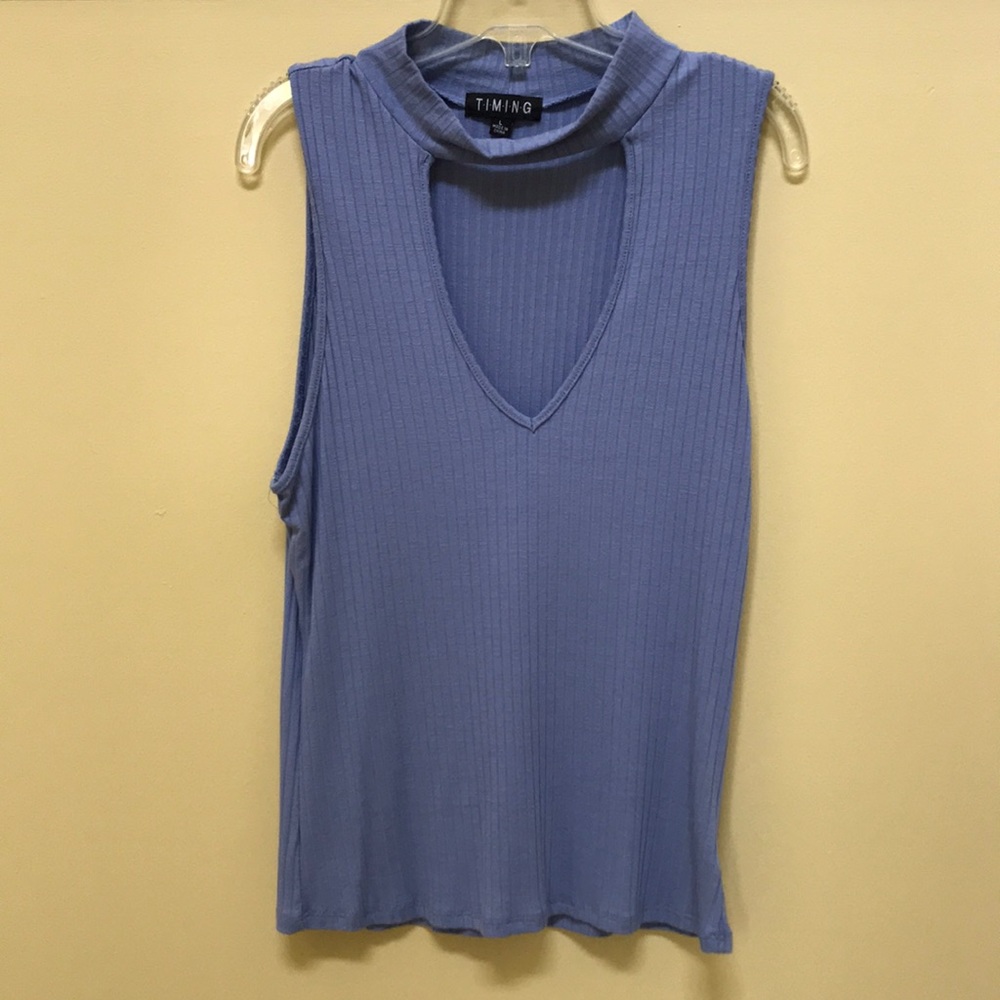 Timing sleeveless choker top